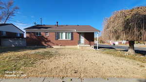 View of front of home featuring a front lawn