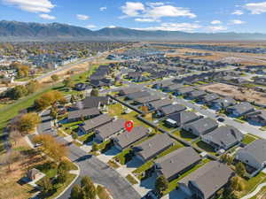 Aerial view with a mountain view