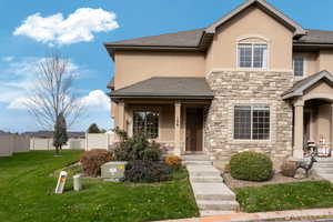 View of front of property featuring a front lawn