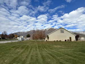 View of yard featuring a mountain view