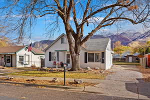 Bungalow-style house with a mountain view