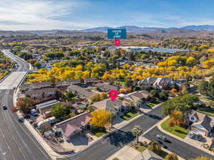 Birds eye view of property featuring a mountain view