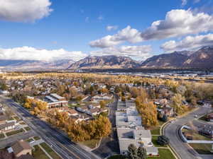 Aerial view with a mountain view