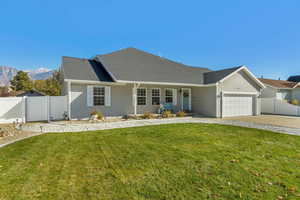 View of front of home featuring a mountain view, a garage, and a front yard