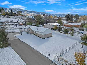 Snowy aerial view featuring a mountain view