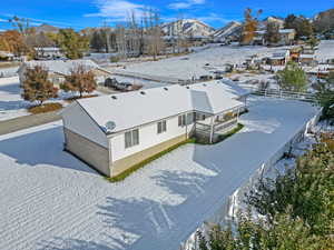 Snowy aerial view featuring a mountain view