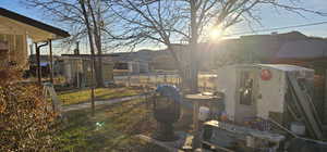 View of yard featuring a shed