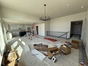 Living area featuring an inviting chandelier, baseboards, and recessed lighting