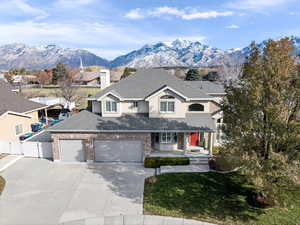 View of front of property featuring a mountain view and a front yard