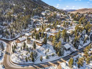 Snowy aerial view featuring a mountain view