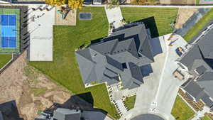 Birds eye view of property