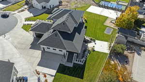 Birds eye view of property