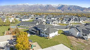 Aerial view with a mountain view