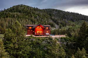 Birds eye view of property featuring a mountain view