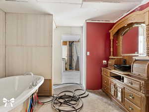 Bathroom with a bathtub and concrete flooring