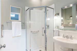 3/4 bathroom with a shower.