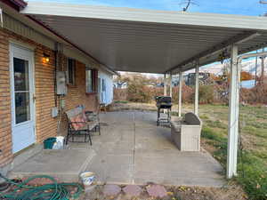 View of patio / terrace with area for grilling