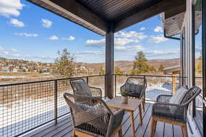 Balcony featuring a mountain view