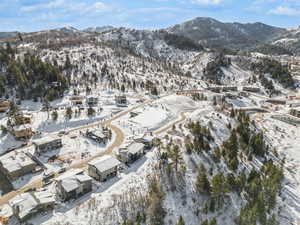 Snowy aerial view featuring a mountain view