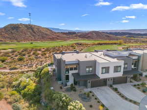 Bird's eye view with a mountain view