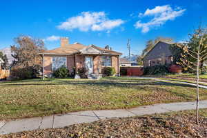 View of front of home featuring a front yard