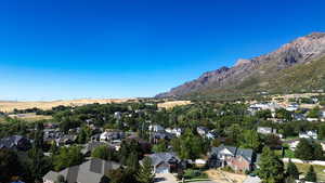 Birds eye view of property featuring a mountain view