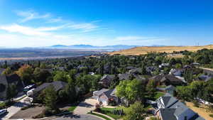 Aerial view with a mountain view