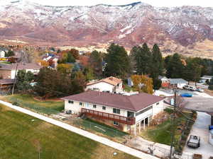 Aerial view with a mountain view