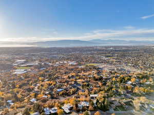 Bird's eye view with a mountain view