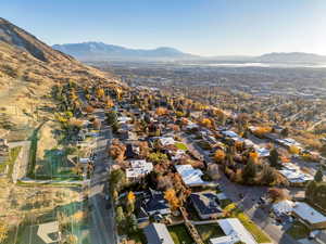 Aerial view with a mountain view