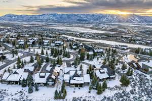 Snowy aerial view with a mountain view