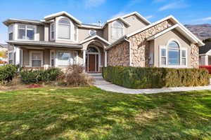 View of front of property featuring a front yard