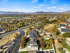 Bird's eye view featuring a mountain view