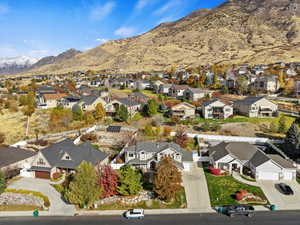 Bird's eye view with a mountain view