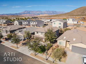 Birds eye view of property featuring a mountain view