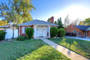 View of front of home featuring a front lawn