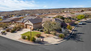 Drone / aerial view featuring a mountain view