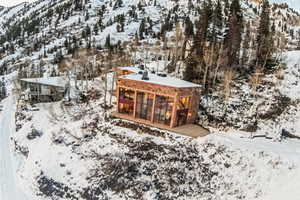 Snowy aerial view with a mountain view