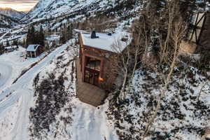 Snowy aerial view with a mountain view