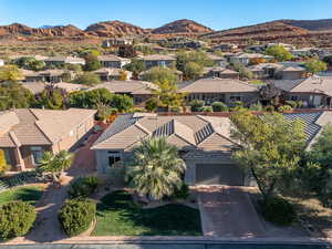 Birds eye view of property featuring a mountain view