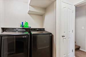 Clothes washing area featuring carpet floors, a textured ceiling, and independent washer and dryer