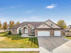 View of front of house featuring a front yard