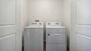 Washroom with independent washer and dryer