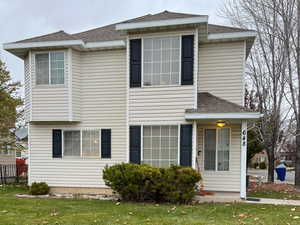 View of front of home featuring a front yard