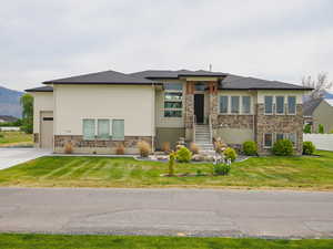 Prairie-style house with a front yard