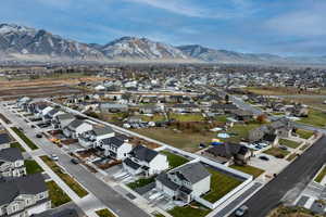 Drone / aerial view featuring a mountain view