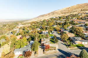 Aerial view with a mountain view