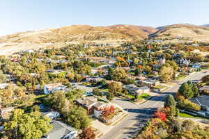 Drone / aerial view featuring a mountain view