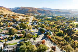 Birds eye view of property featuring a mountain view