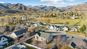 Aerial view with a mountain view